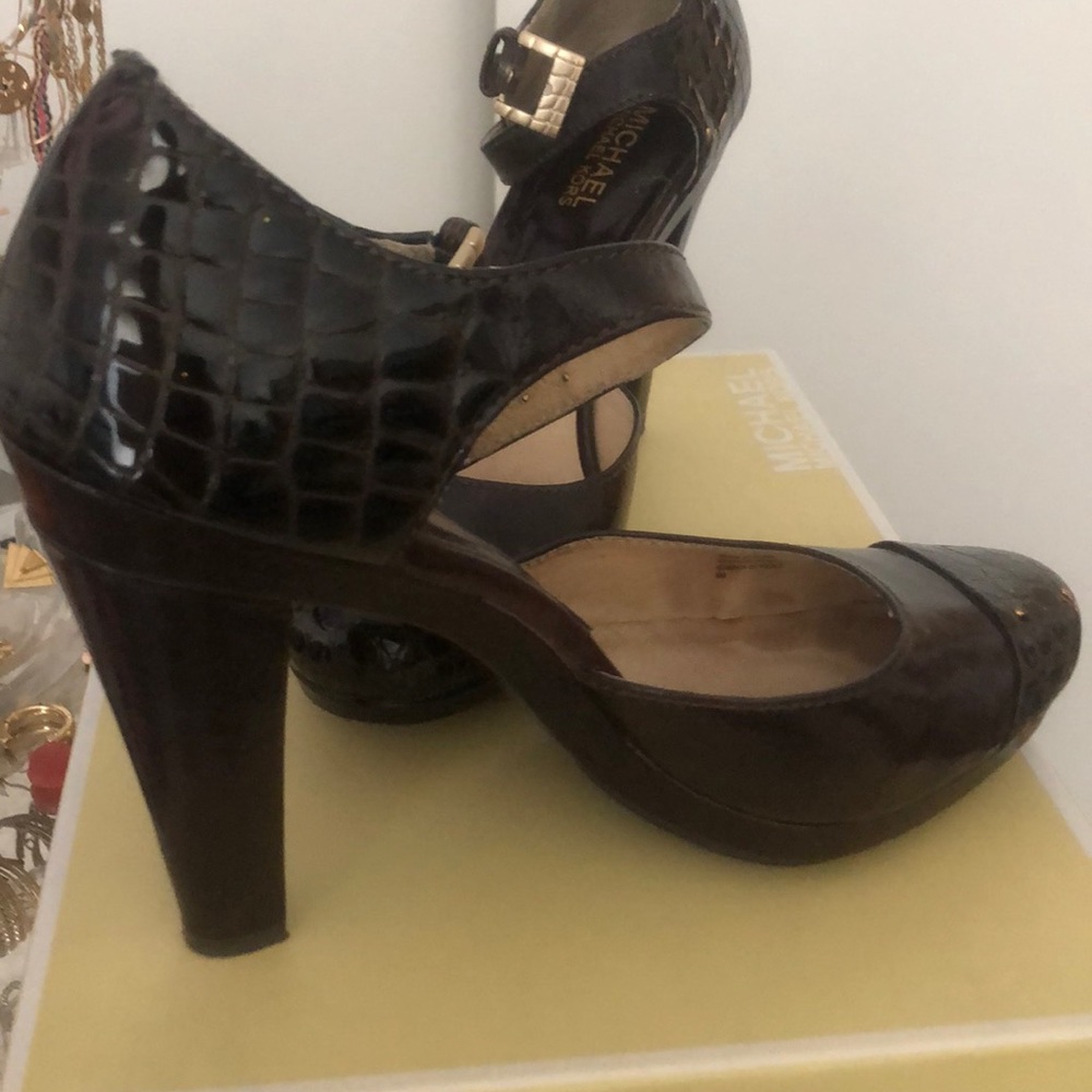 Michael Kors brown pumps!!  Gorgeous ❤️